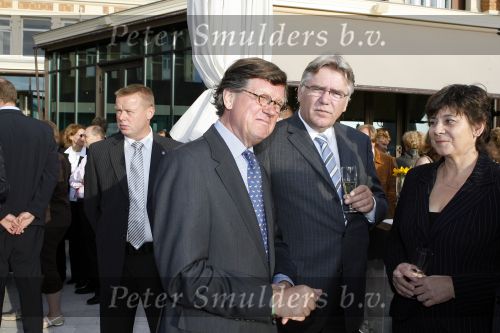 Scheveningen 1 juli 2007
Rita Verdonk met man en beveiliging bij optreden il divo georganiseerd door het holland casino.