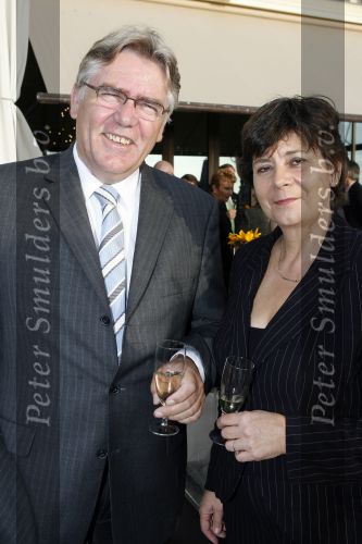 Scheveningen 1 juli 2007
Rita Verdonk met man en beveiliging bij optreden il divo georganiseerd door het holland casino.