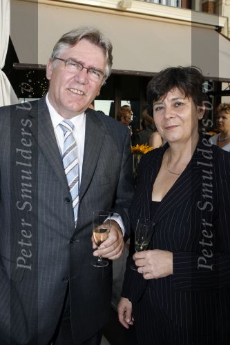 Scheveningen 1 juli 2007
Rita Verdonk met man en beveiliging bij optreden il divo georganiseerd door het holland casino.