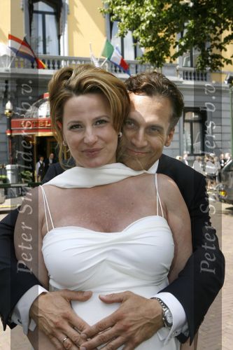 Den Haag, 7 Juli 2007
Trouwen Robert Schoemacher met de 6 maanden zwangere Claudia v Zweden.