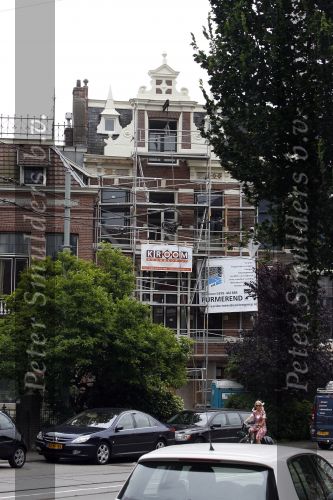 Amsterdam 21 juni 2007
Het nieuwe huis van Robine v d Meer en Mark v d Loo ligt bijna naast dat van Prins Bernhard jr