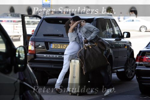 Schiphol 20 juni 2007
Rossana Lima zwanger brengt haar vriend Patrick Kluivert naar Schiphol. Patrick ging naar Dubai voor een voetvolley tournooi.