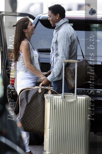 Schiphol 20 juni 2007
Rossana Lima zwanger brengt haar vriend Patrick Kluivert naar Schiphol. Patrick ging naar Dubai voor een voetvolley tournooi.