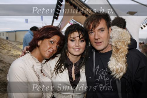 Bergen aan Zee 4 juli 2007
Roxeanne Hazes bij Tros zomerfeesten met Rachel Thomas Berge en Gerard Joling.