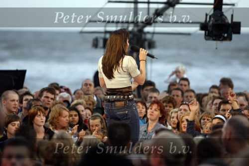 Bergen aan Zee 4 juli 2007
Roxeanne Hazes bij Tros zomerfeesten met Rachel Thomas Berge en Gerard Joling.