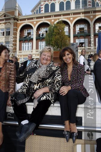 Scheveningen 1 juli 2007
Optreden van il divo bij het kurhaus georganiseerd door het holland casino. Sandra Reemer en Erica Terpstra