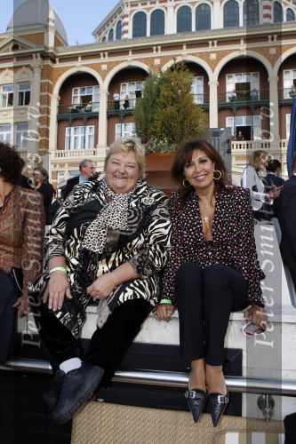 Scheveningen 1 juli 2007
Optreden van il divo bij het kurhaus georganiseerd door het holland casino. Sandra Reemer en Erica Terpstra