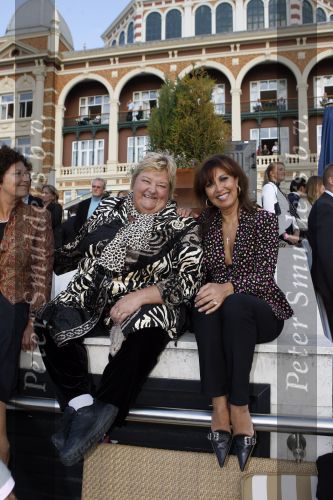 Scheveningen 1 juli 2007
Optreden van il divo bij het kurhaus georganiseerd door het holland casino. Sandra Reemer en Erica Terpstra