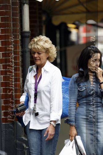Amsterdam 10 juli 2007
Simone Kleinsma doet boodschappen op de cornelis schuytstraat.