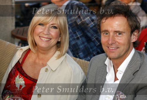 Scheveningen 1 juli 2007
Optreden van il divo bij het kurhaus georganiseerd door het holland casino.  
Willeke Alberti met een vriend