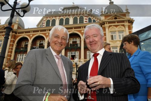 Scheveningen 1 juli 2007
Optreden van il divo bij het kurhaus georganiseerd door het holland casino.  
Han in het Veld en Wim Dik