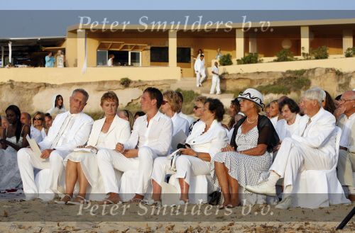 Ibiza 7 juli 2007
Yfke Sturm en haar man Imad Izemrane trouwen op het strand .