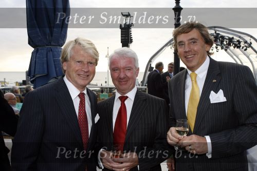 Scheveningen 1 juli 2007
Optreden van il divo bij het kurhaus georganiseerd door het holland casino.  
Ed Nijpels Boele Staal en Han in het veld