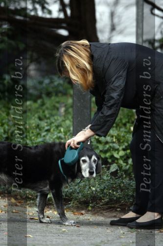 26 September 2008
Loretta schrijver met haar hondje