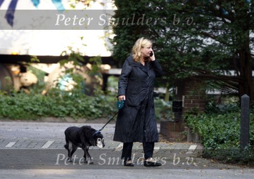 26 September 2008
Loretta schrijver met haar hondje