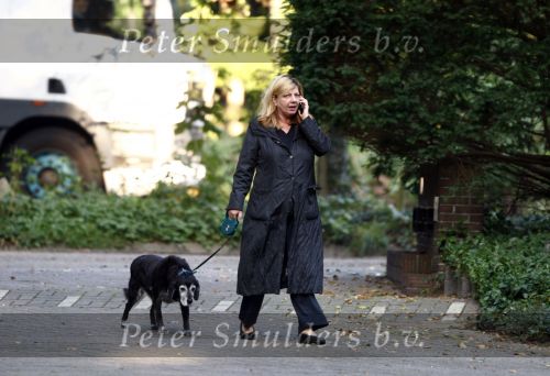 26 September 2008
Loretta schrijver met haar hondje