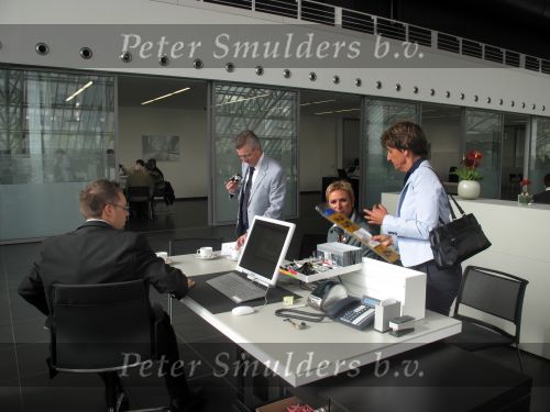 Ingolstadt, 11 Mei 2010
Audi Forum levering Audi Q5 samen met Ingeborg Smulders en Wilma en Marti v Helvoort
Foto Peter Smulders BV