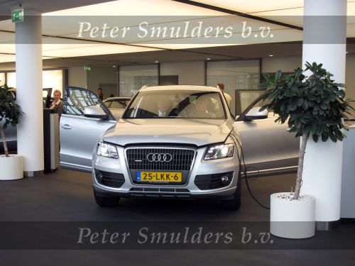 Ingolstadt, 11 Mei 2010
Audi Forum levering Audi Q5 samen met Ingeborg Smulders en Wilma en Marti v Helvoort
Foto Peter Smulders BV