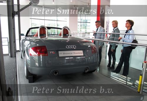 Ingolstadt, 11 Mei 2010
Audi Forum levering Audi Q5 samen met Ingeborg Smulders en Wilma en Marti v Helvoort
Foto Peter Smulders BV
