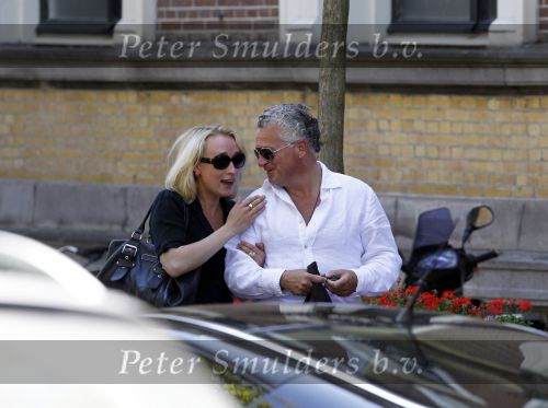 Amsterdam 4 juni 2010
Bram Moszkowicz en Eva Jinek lunchen bij het Amstel hotel en lopen daarna verliefd naar hun auto\'s.
Peter Smulders bv