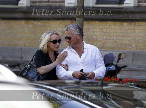 Amsterdam 4 juni 2010
Bram Moszkowicz en Eva Jinek lunchen bij het Amstel hotel en lopen daarna verliefd naar hun auto\'s.
Peter Smulders bv