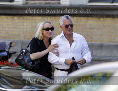 Amsterdam 4 juni 2010
Bram Moszkowicz en Eva Jinek lunchen bij het Amstel hotel en lopen daarna verliefd naar hun auto\'s.
Peter Smulders bv