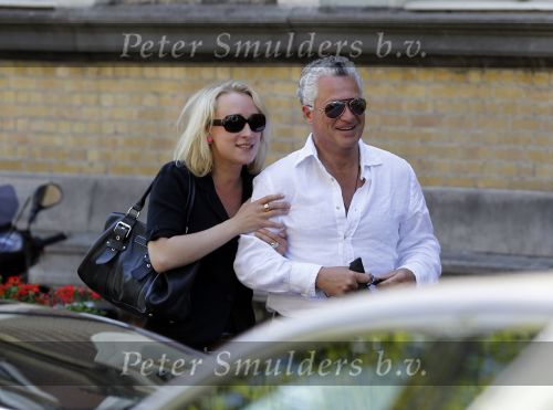 Amsterdam 4 juni 2010
Bram Moszkowicz en Eva Jinek lunchen bij het Amstel hotel en lopen daarna verliefd naar hun auto\'s.
Peter Smulders bv