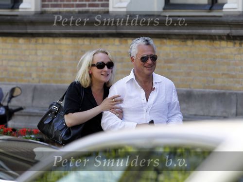 Amsterdam 4 juni 2010
Bram Moszkowicz en Eva Jinek lunchen bij het Amstel hotel en lopen daarna verliefd naar hun auto\'s.
Peter Smulders bv