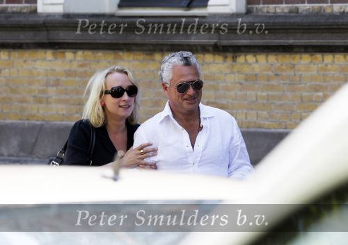 Amsterdam 4 juni 2010
Bram Moszkowicz en Eva Jinek lunchen bij het Amstel hotel en lopen daarna verliefd naar hun auto\'s.
Peter Smulders bv