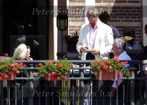 Amsterdam 4 juni 2010
Bram Moszkowicz en Eva Jinek lunchen bij het Amstel hotel en lopen daarna verliefd naar hun auto\'s.
Peter Smulders bv