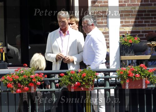 Amsterdam 4 juni 2010
Bram Moszkowicz en Eva Jinek lunchen bij het Amstel hotel en lopen daarna verliefd naar hun auto\'s.
Peter Smulders bv