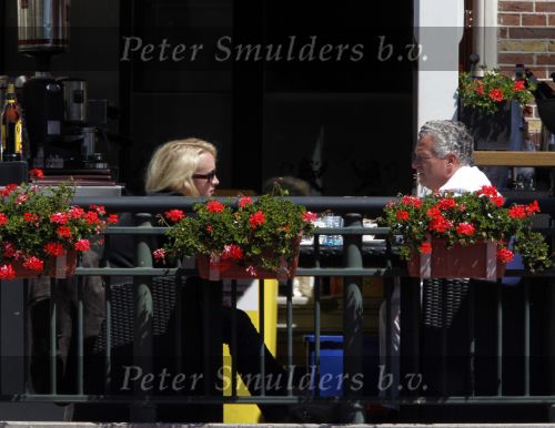 Amsterdam 4 juni 2010
Bram Moszkowicz en Eva Jinek lunchen bij het Amstel hotel en lopen daarna verliefd naar hun auto\'s.
Peter Smulders bv