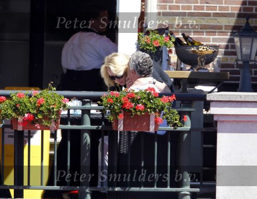 Amsterdam 4 juni 2010
Bram Moszkowicz en Eva Jinek lunchen bij het Amstel hotel en lopen daarna verliefd naar hun auto\'s.
Peter Smulders bv