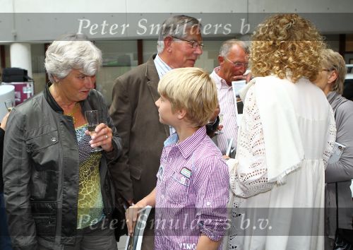 Utrecht 7 Juni 2010, Locatie Mercedes Nederland, 5e introductie van het Magazine Helden, gemaakt foor Frits Barend en zijn dochter Barbara Barend
Edwin v d Sar met zijn vrouw Annemarie v d Sar en hun kinderen Joeey v d Sar en Lyn v d Sar
Foto Peter Smulders BV
