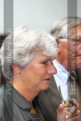 Utrecht 7 Juni 2010, Locatie Mercedes Nederland, 5e introductie van het Magazine Helden, gemaakt foor Frits Barend en zijn dochter Barbara Barend
Edwin v d Sar met zijn vrouw Annemarie v d Sar en hun kinderen Joeey v d Sar en Lyn v d Sar
Foto Peter Smulders BV