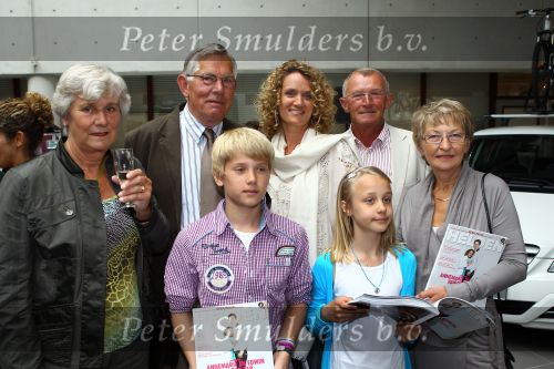 Utrecht 7 Juni 2010, Locatie Mercedes Nederland, 5e introductie van het Magazine Helden, gemaakt foor Frits Barend en zijn dochter Barbara Barend
Edwin v d Sar met zijn vrouw Annemarie v d Sar en hun kinderen Joeey v d Sar en Lyn v d Sar
Foto Peter Smulders BV
