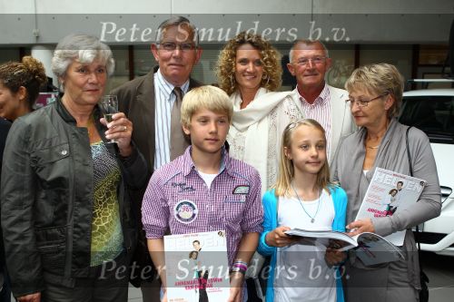 Utrecht 7 Juni 2010, Locatie Mercedes Nederland, 5e introductie van het Magazine Helden, gemaakt foor Frits Barend en zijn dochter Barbara Barend
Edwin v d Sar met zijn vrouw Annemarie v d Sar en hun kinderen Joeey v d Sar en Lyn v d Sar
Foto Peter Smulders BV