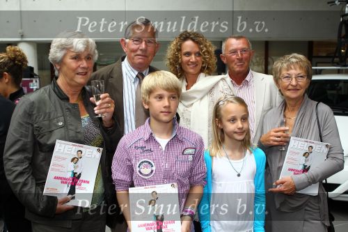 Utrecht 7 Juni 2010, Locatie Mercedes Nederland, 5e introductie van het Magazine Helden, gemaakt foor Frits Barend en zijn dochter Barbara Barend
Edwin v d Sar met zijn vrouw Annemarie v d Sar en hun kinderen Joeey v d Sar en Lyn v d Sar
Foto Peter Smulders BV