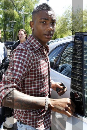 Amsterdam 4 juni 2010
Spelers Nederlands elftal melden zich bij het Hilton Hotel voor de laatste vriendschappelijke wedstrijd voor het WK. Eljero Elia met zijn vrouw en Buddha to Buddha armaband
Peter Smulders bv