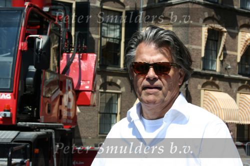 Den Haagg, 3 Juni 2010 Emile Ratelband op het Binnenhof/Ridderhof Linkerk Kerktoren waar Emile een schade heeft aangericht met een modelvliegtuigje. Er wordt door specialisten de schade en kosten bekeken voor de reparaties.
Foto Peter Smulders BV