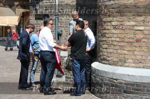 Den Haagg, 3 Juni 2010 Emile Ratelband op het Binnenhof/Ridderhof Linkerk Kerktoren waar Emile een schade heeft aangericht met een modelvliegtuigje. Er wordt door specialisten de schade en kosten bekeken voor de reparaties.
Foto Peter Smulders BV