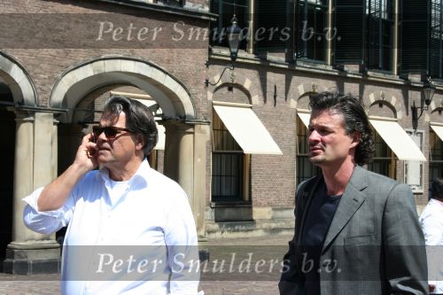 Den Haagg, 3 Juni 2010 Emile Ratelband op het Binnenhof/Ridderhof Linkerk Kerktoren waar Emile een schade heeft aangericht met een modelvliegtuigje. Er wordt door specialisten de schade en kosten bekeken voor de reparaties.
Foto Peter Smulders BV