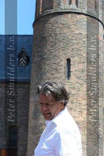 Den Haagg, 3 Juni 2010 Emile Ratelband op het Binnenhof/Ridderhof Linkerk Kerktoren waar Emile een schade heeft aangericht met een modelvliegtuigje. Er wordt door specialisten de schade en kosten bekeken voor de reparaties.
Foto Peter Smulders BV