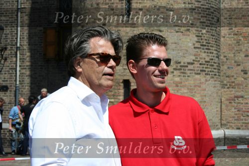 Den Haagg, 3 Juni 2010 Emile Ratelband op het Binnenhof/Ridderhof Linkerk Kerktoren waar Emile een schade heeft aangericht met een modelvliegtuigje. Er wordt door specialisten de schade en kosten bekeken voor de reparaties.
Foto Peter Smulders BV
