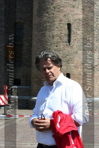 Den Haagg, 3 Juni 2010 Emile Ratelband op het Binnenhof/Ridderhof Linkerk Kerktoren waar Emile een schade heeft aangericht met een modelvliegtuigje. Er wordt door specialisten de schade en kosten bekeken voor de reparaties.
Foto Peter Smulders BV