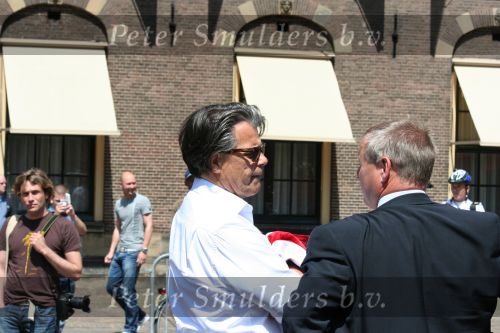 Den Haagg, 3 Juni 2010 Emile Ratelband op het Binnenhof/Ridderhof Linkerk Kerktoren waar Emile een schade heeft aangericht met een modelvliegtuigje. Er wordt door specialisten de schade en kosten bekeken voor de reparaties.
Foto Peter Smulders BV