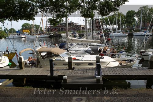Enkhuizen, 5 Juni 2010
De oude gemeentehaven van Enkhuizen met daar in veel zeilboten en de Hole In One IV