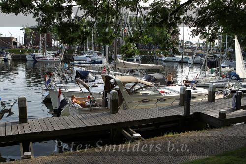 Enkhuizen, 5 Juni 2010
De oude gemeentehaven van Enkhuizen met daar in veel zeilboten en de Hole In One IV