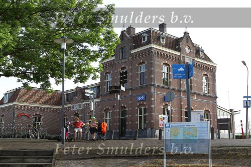 Enkhuizen, 5 Juni 2010
De oude gemeentehaven van Enkhuizen met daar in veel zeilboten en de Hole In One IV