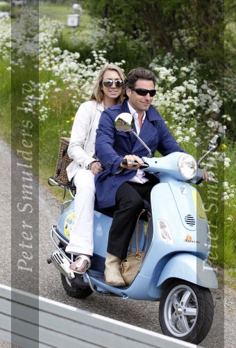 Amsterdam 25 mei 2010
Vespa scooter rally van Grazia. Frederik Brom
Peter Smulders bv
